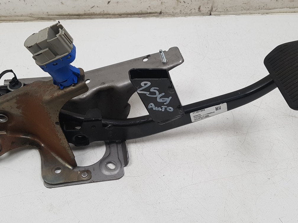 2012 - 2019 Volvo V40 Cross Country Hatchback Brake Pedal 31381469
