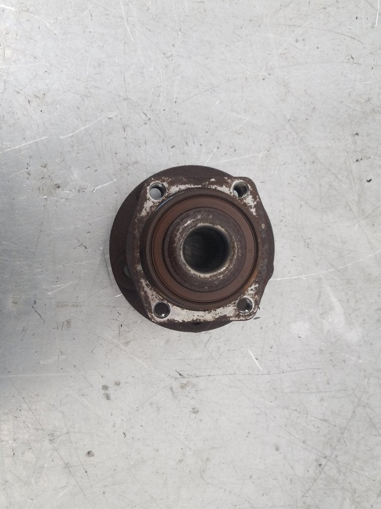 1997 - 2000 Volvo V70 Estate Right Front Hub Assembly