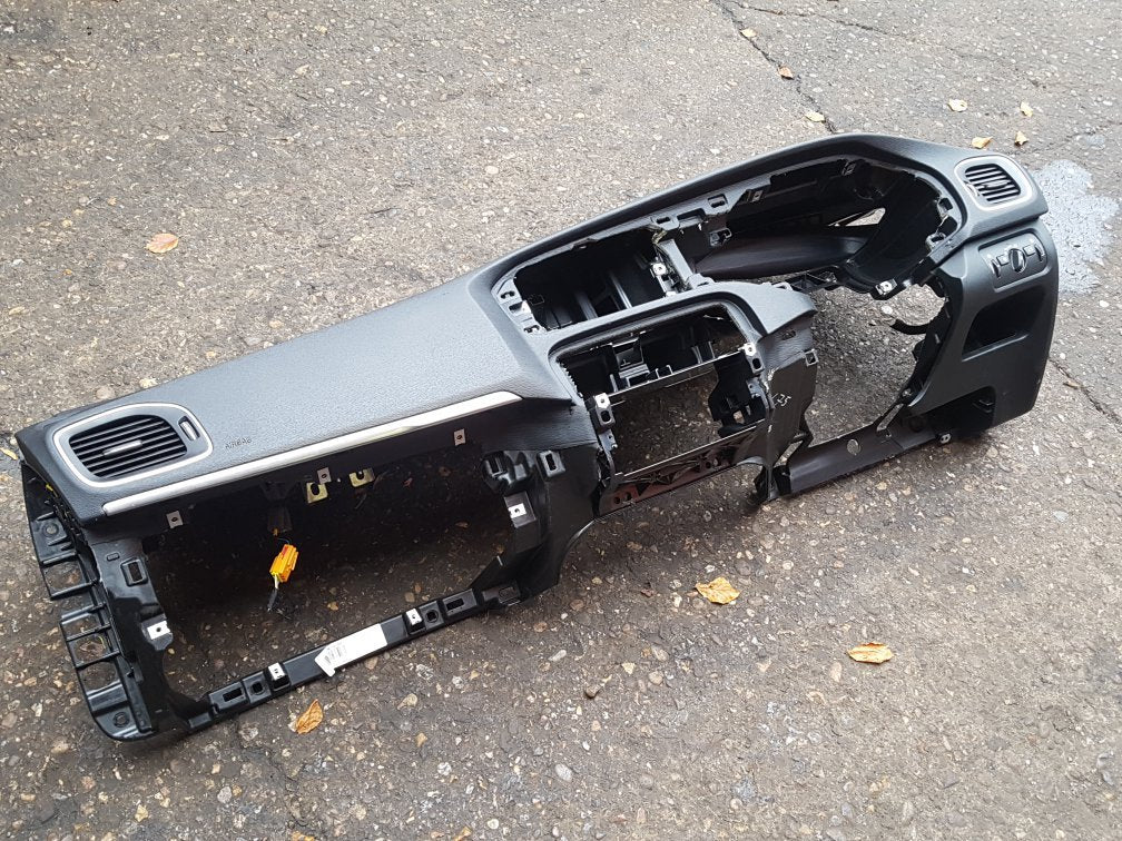 2012 - 2017 Volvo V40 Hatchback Dash Assembly