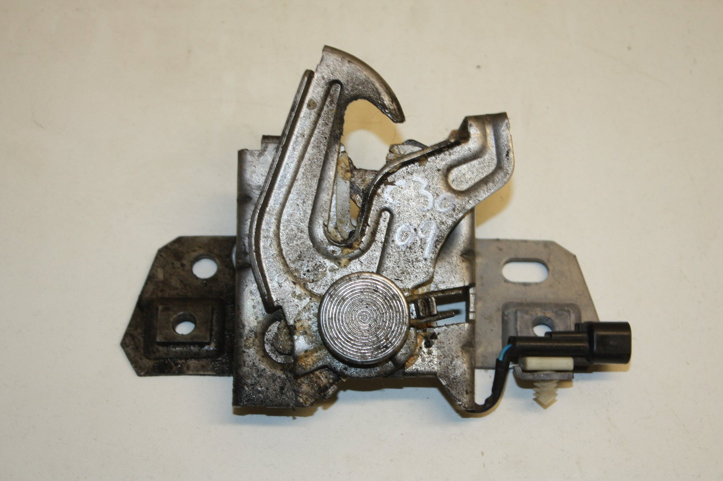 2007 - 2012 Volvo C30 BONNET LOCKING MECHANISM 30716530