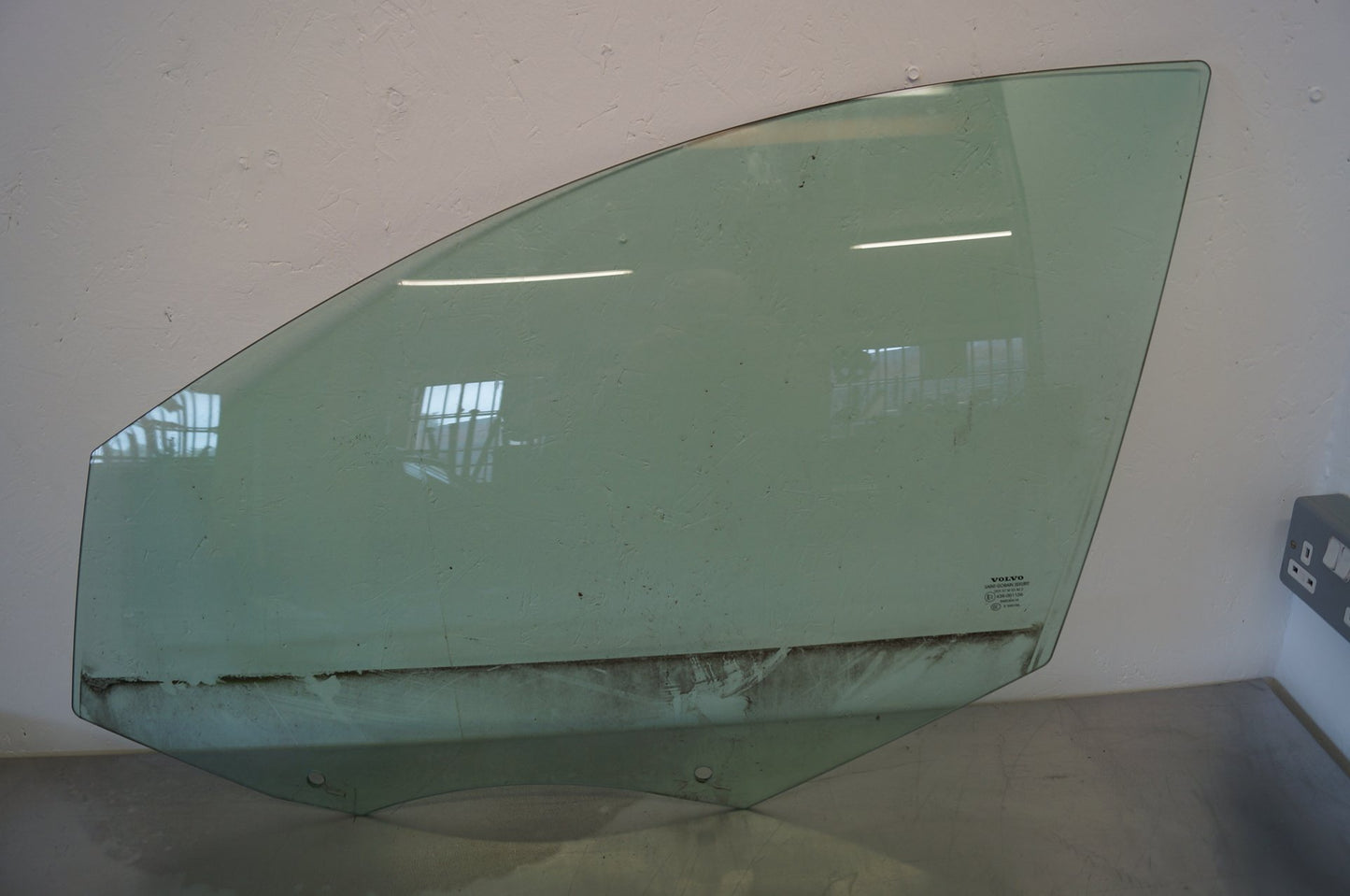2008 - 2016 Volvo XC60 Left Front Door Window