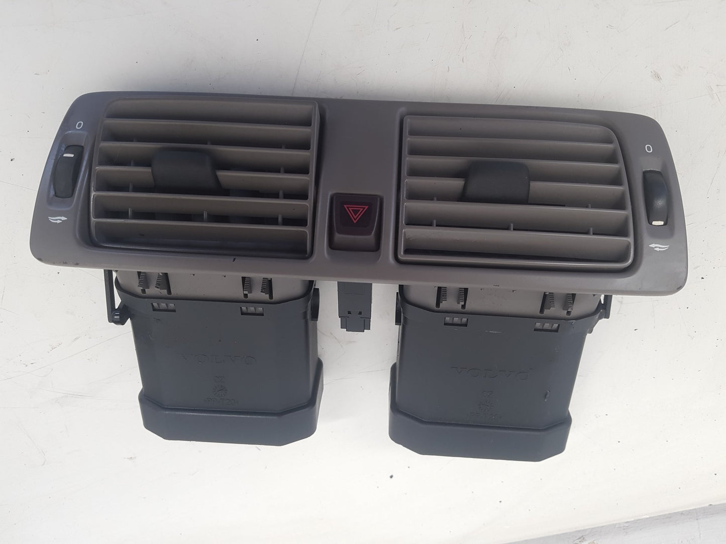 2005 Volvo V50 Estate AIR VENT (CENTRE FRONT)