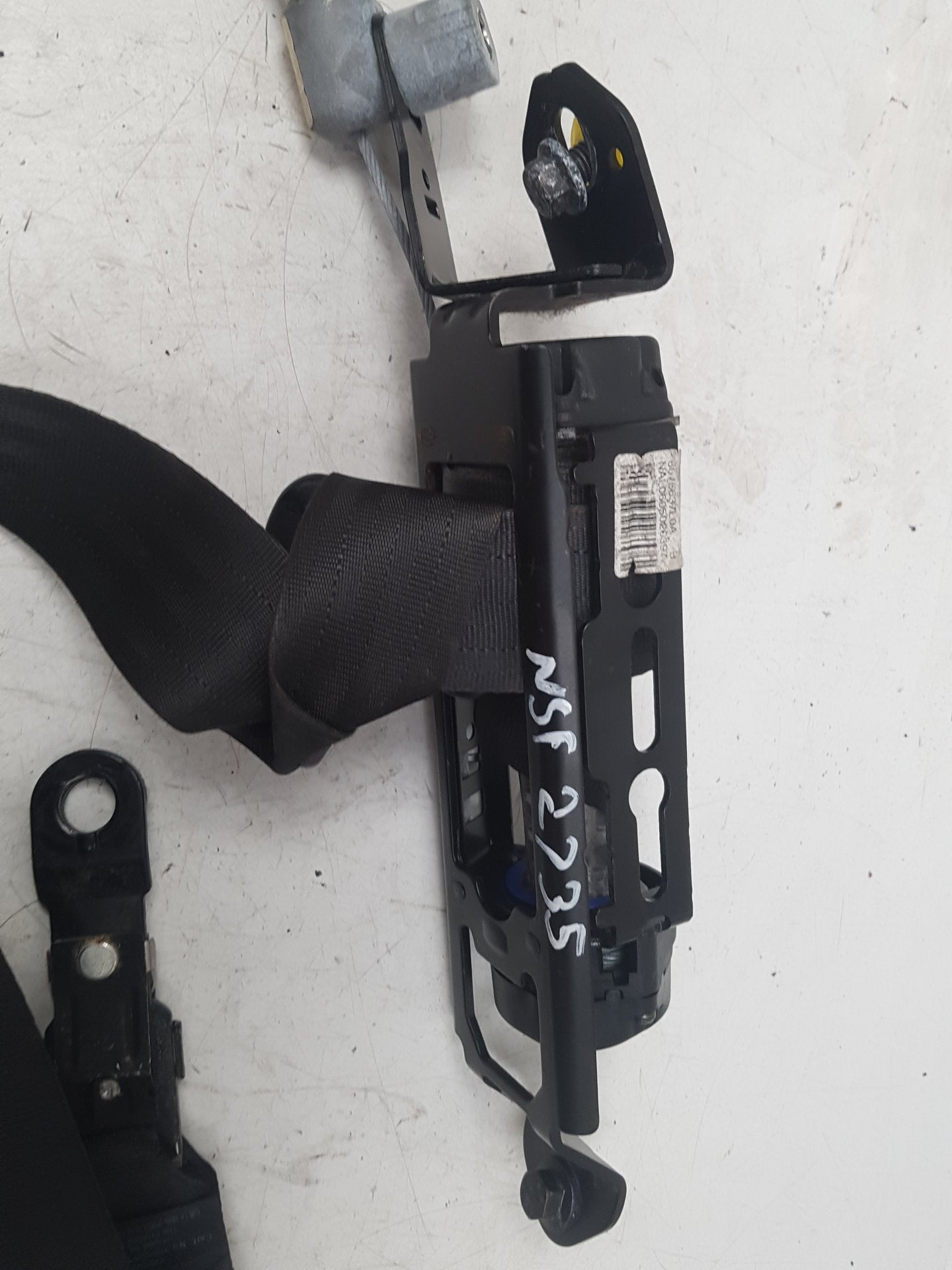 2000 - 2007 Volvo XC70 Estate Left Front Seat Belt 30734734