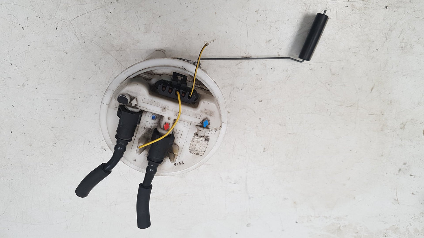 2000 - 2004 Volvo V40 Estate Fuel Sending Unit 30630542