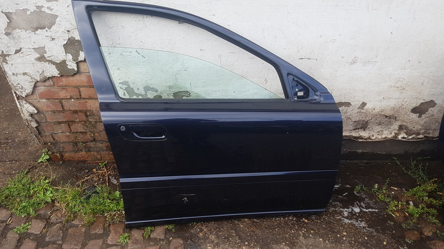 2000 - 2008 Volvo V70 Estate DOOR - COMPLETE (DRIVER SIDE FRONT) 30796487