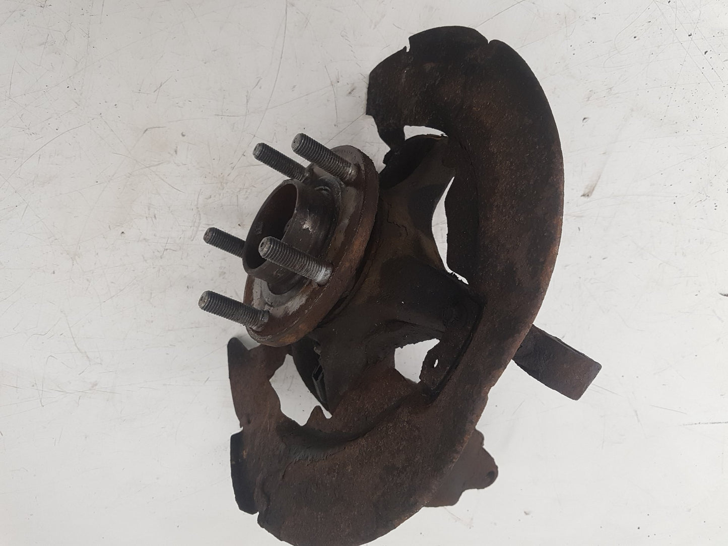 2010 - 2012 Volvo S40 Saloon Right Front Hub Assembly 3M51-3K170