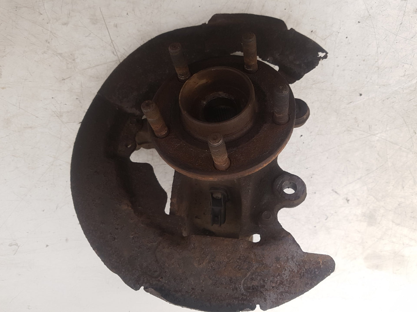 2004 - 2010 Volvo V50 Estate Left Front Hub Assembly 3M513K171