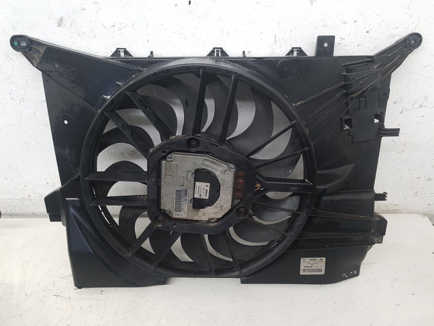 2000 - 2007 Volvo XC70 Estate RADIATOR FAN & COWLING (A/C CAR) 30741144