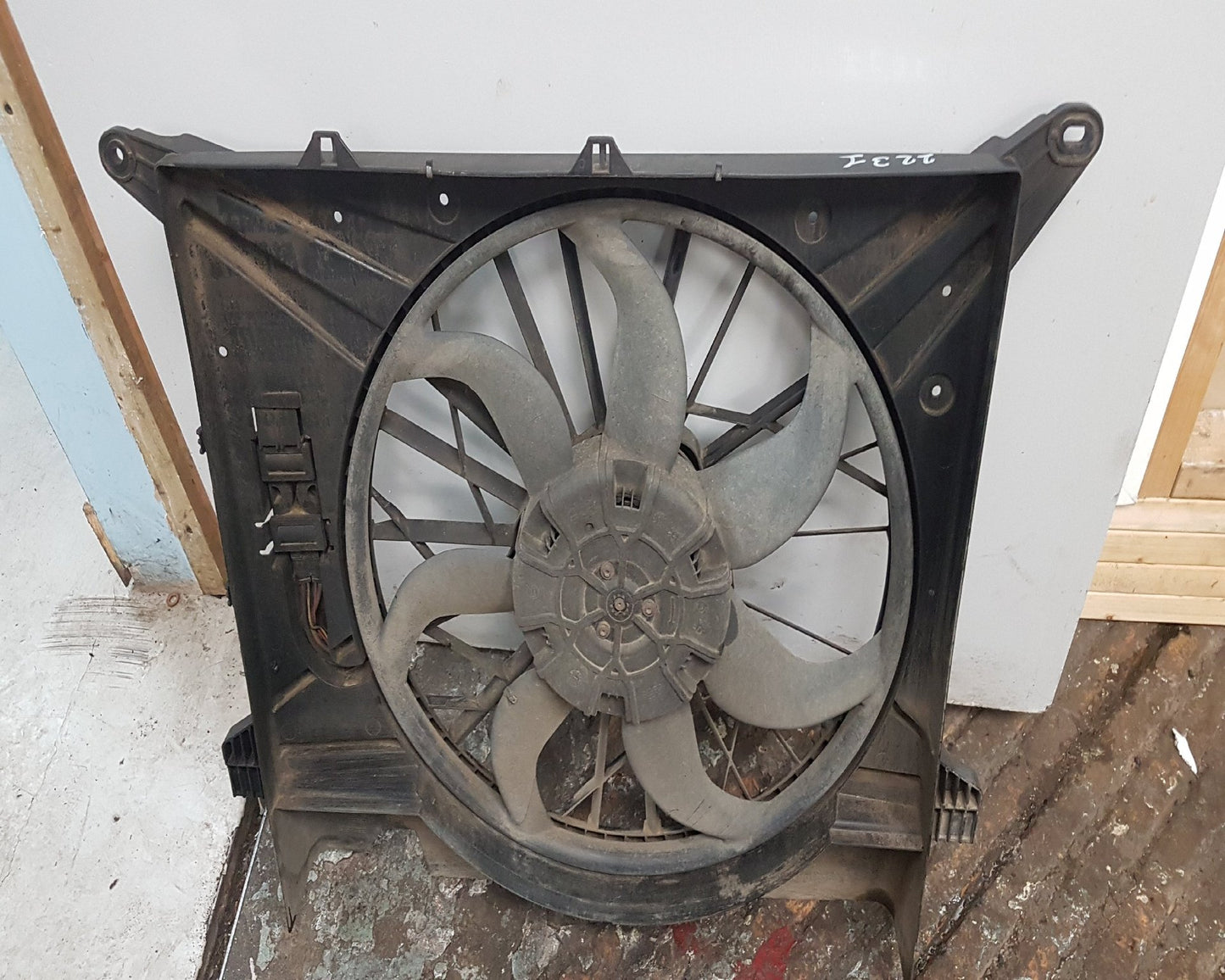 2002 - 2006 Volvo XC90 Estate RADIATOR FAN & COWLING (A/C CAR) 3137229010