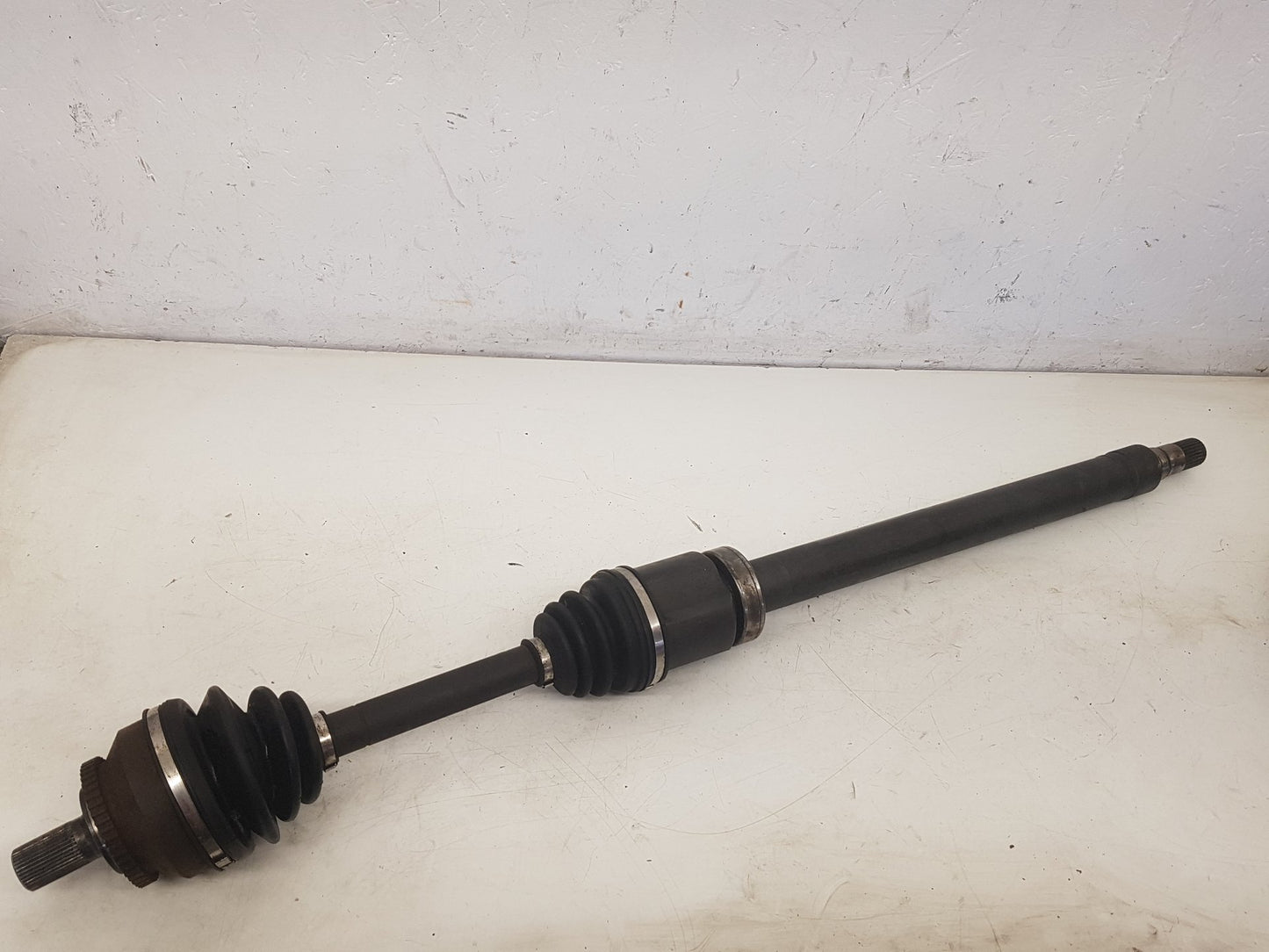 2005 - 2008 Volvo V70 Estate Driveshaft (Manual) UK Drivers Side Front. 8603883