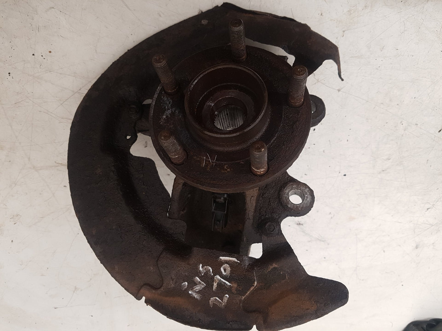 2010 - 2012 Volvo S40 Saloon Left Front Hub Assembly 3M51-3K171