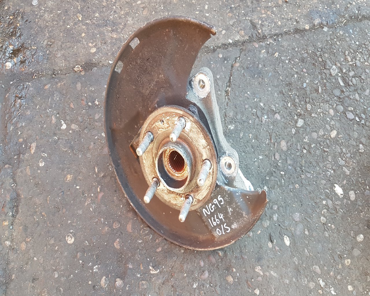 2010 - 2012 Saab 95 Saloon Left Front Hub Assembly 13219080