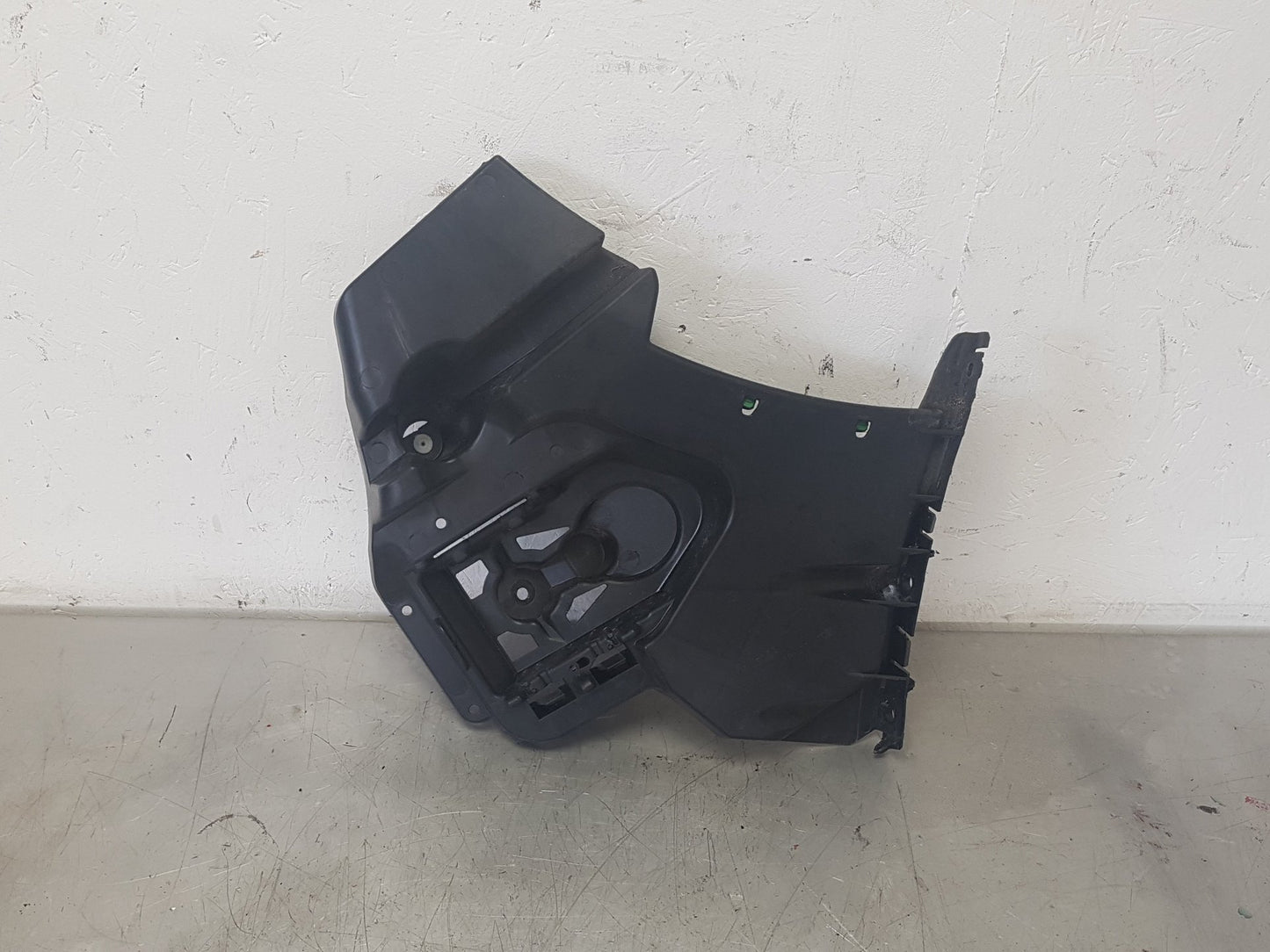 2012 - 2018 Volvo V40 Hatchback BUMPER BRACKET (PASSENGER SIDE REAR) 31395103