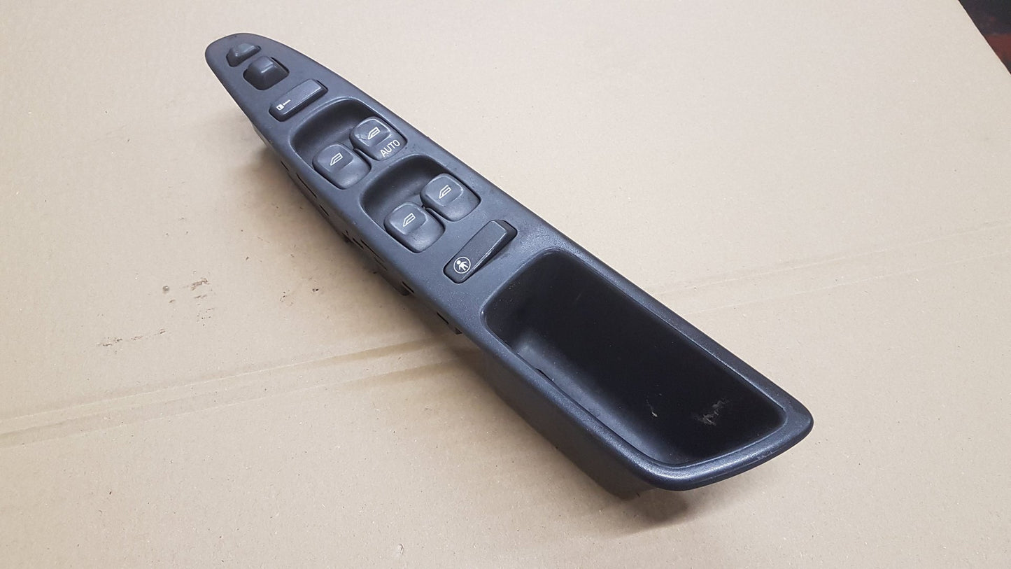 1999 - 2003 Volvo S40 Saloon Right Front Door Window 30889746