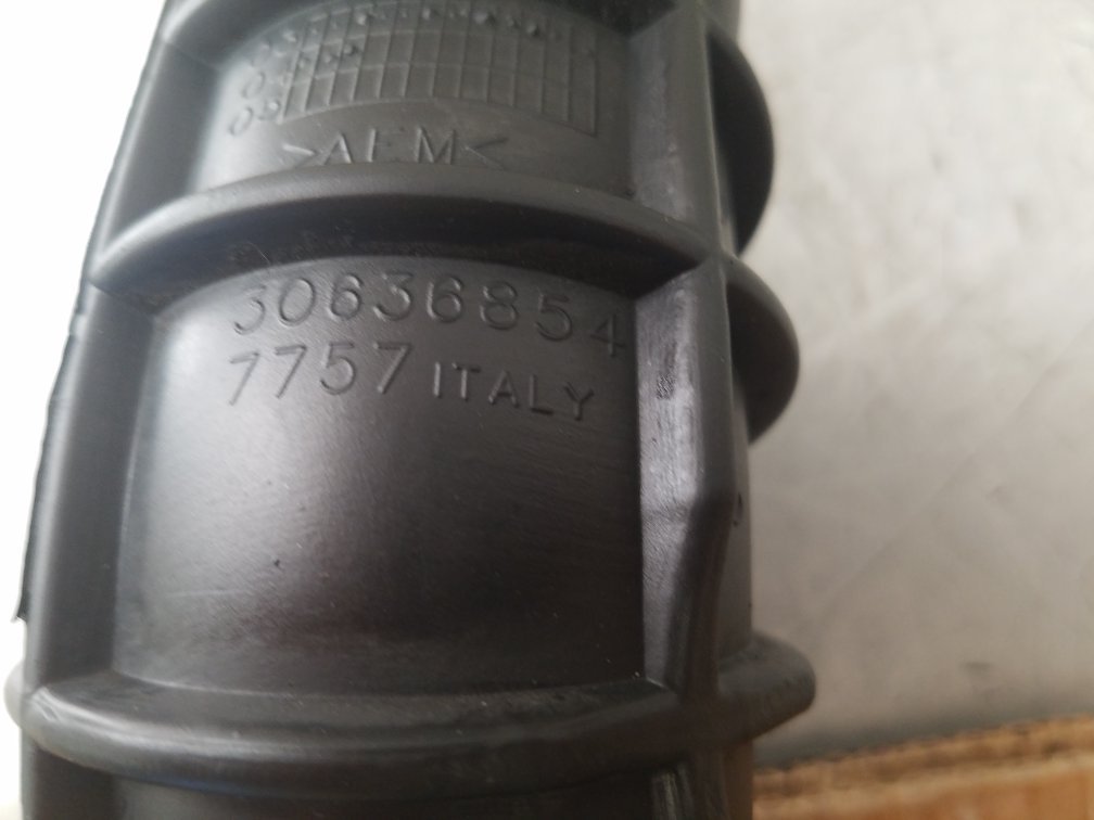 2001 - 2005 Volvo V70 Estate INTAKE PIPE 30636854