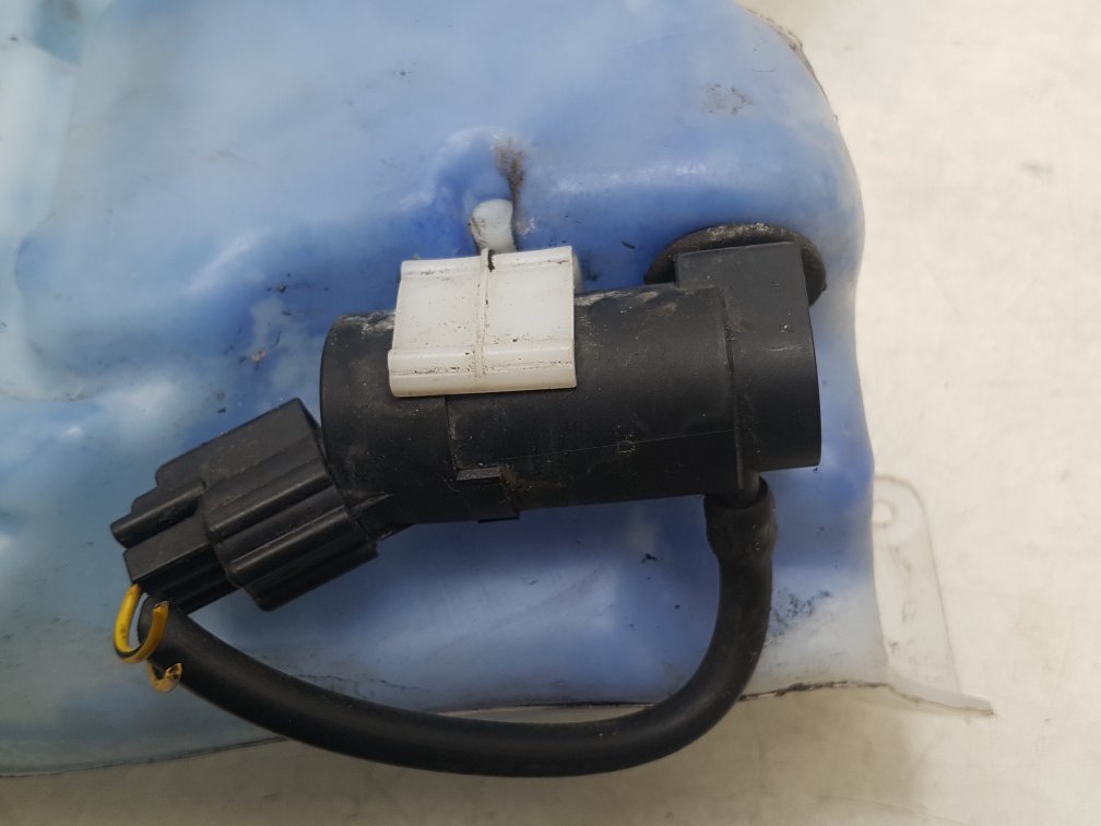 2004 - 2010 Volvo S40 Saloon WASHER BOTTLE & MOTOR 31253149
