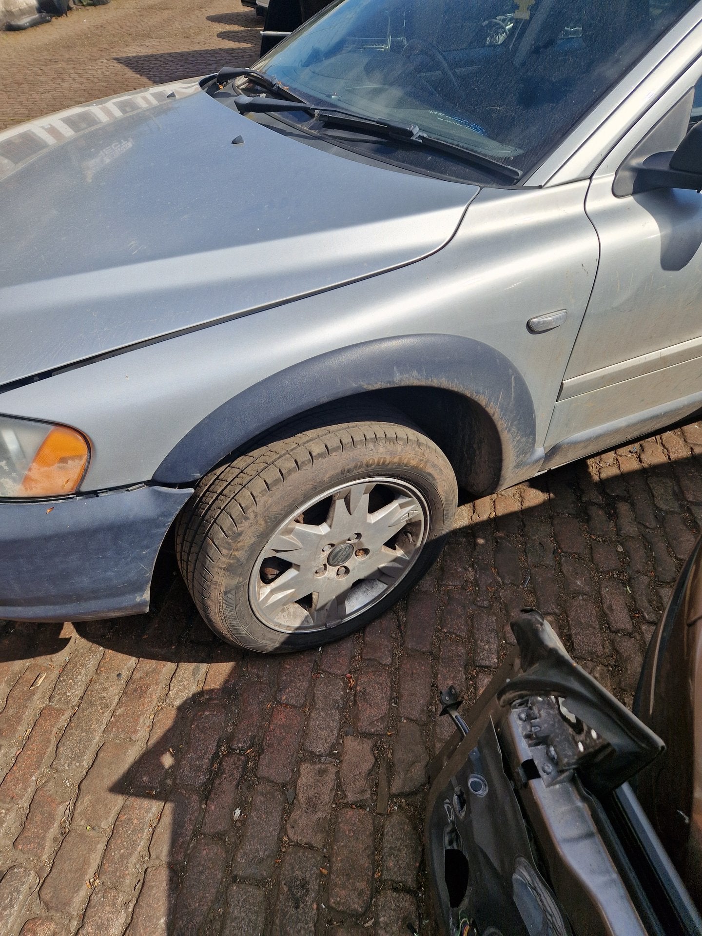 2000 - 2007 Volvo XC70 Estate Left Front Guard 9203559