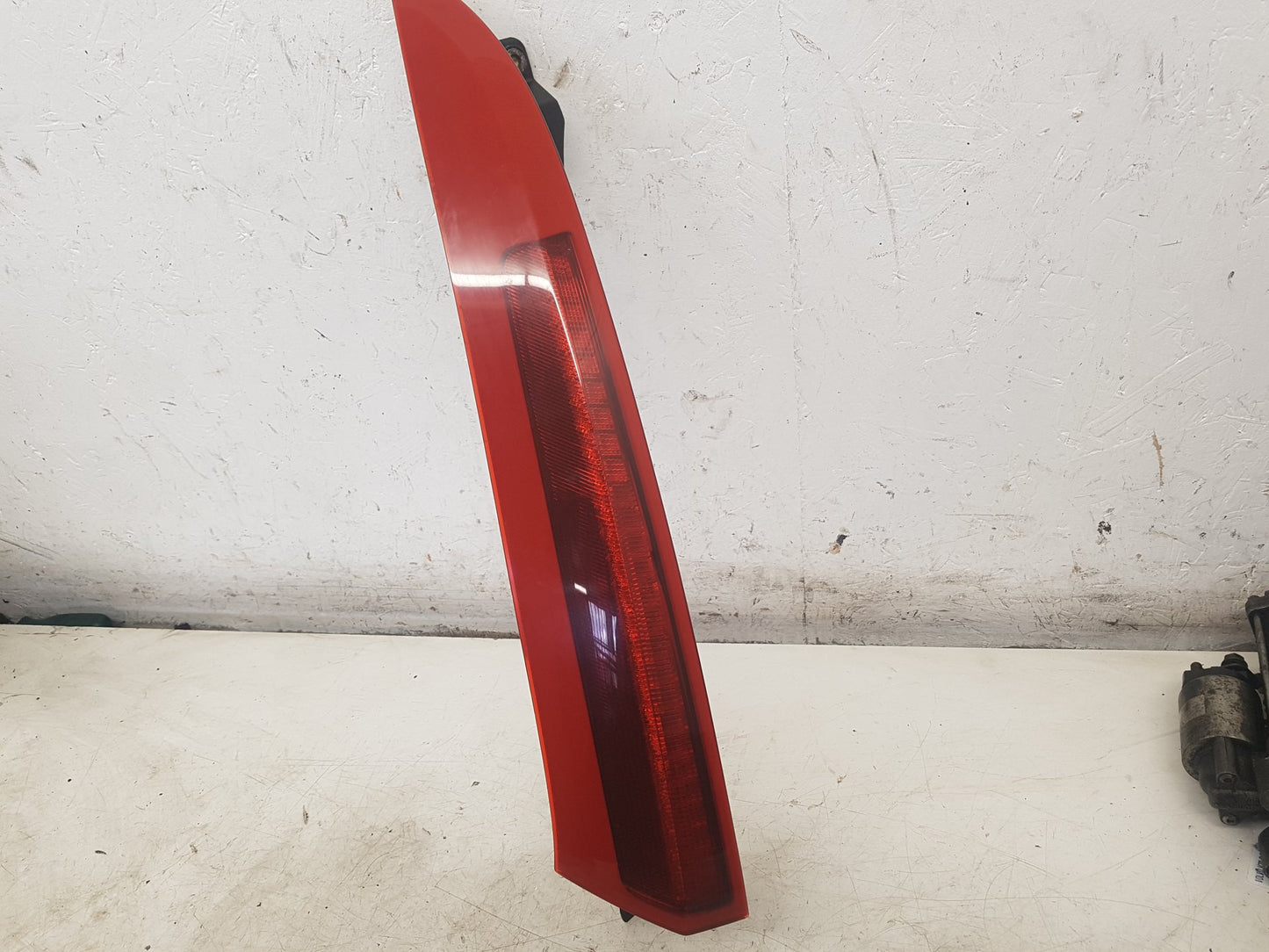 2002 - 2006 Volvo XC90 Estate REAR/TAIL LIGHT UPPER (PASSENGER SIDE) 30678220