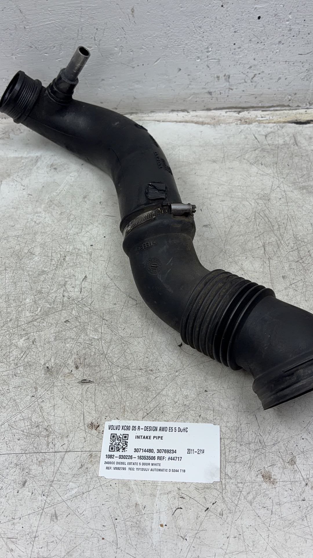 2003 - 2014 Volvo XC90 I 275 Estate INTAKE PIPE 30714480