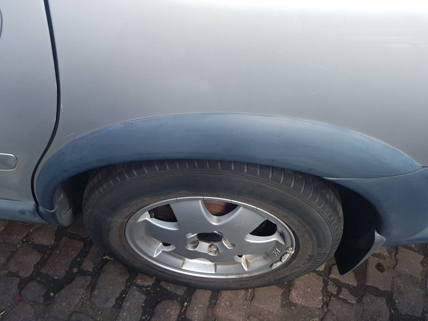 2002 - 2007 Volvo XC70 Estate Right Rear Wheel Arch Moulding 8619919