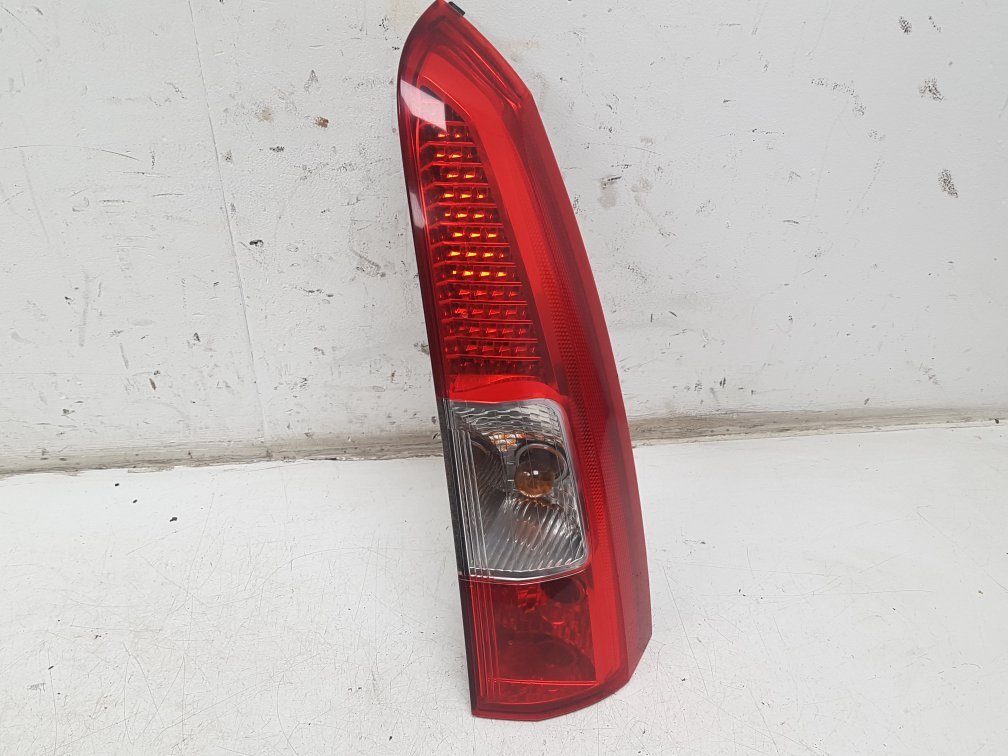 2004 - 2007 Volvo XC70 Estate REAR/TAIL LIGHT UPPER (DRIVER SIDE) 30655375