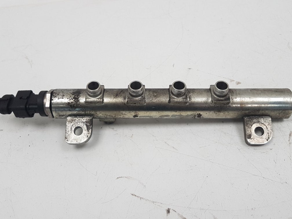 2007 - 2015 Saab 9-3 Estate Injection Rail 0445214171