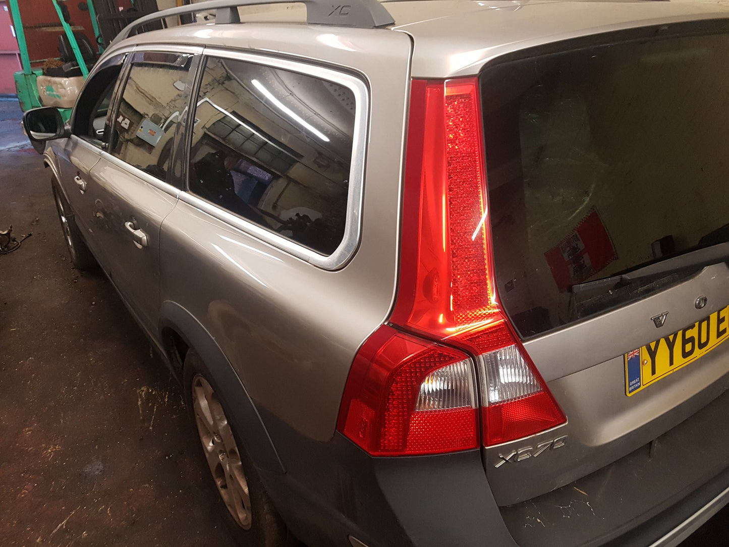 2010 Volvo XC70 Estate Right Rear Wheel Arch Moulding 31283106