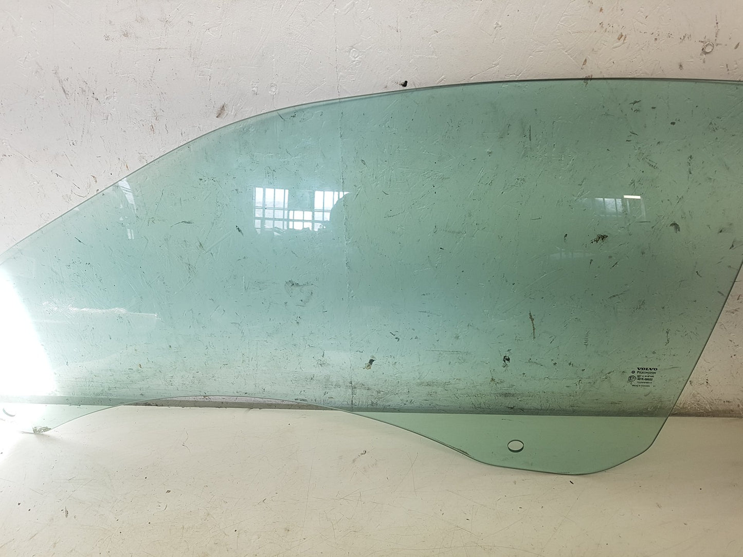 2000 - 2005 Volvo C70 Convertible Left Front Door Window AS2