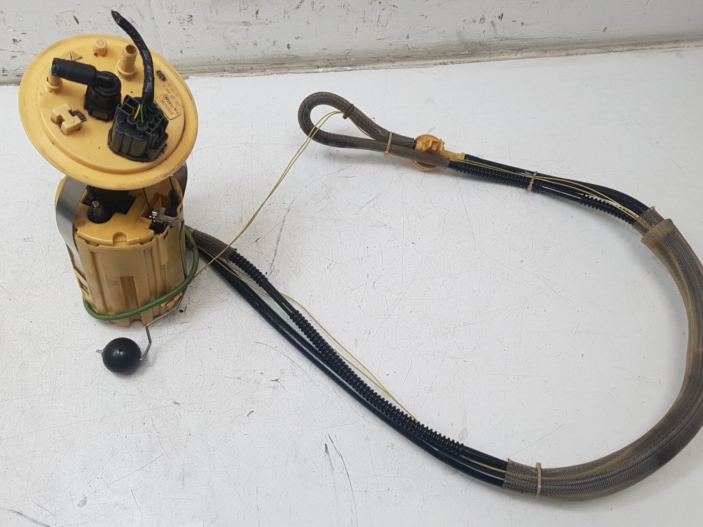 2000 - 2007 Volvo XC70 Estate Fuel Pump 30792518