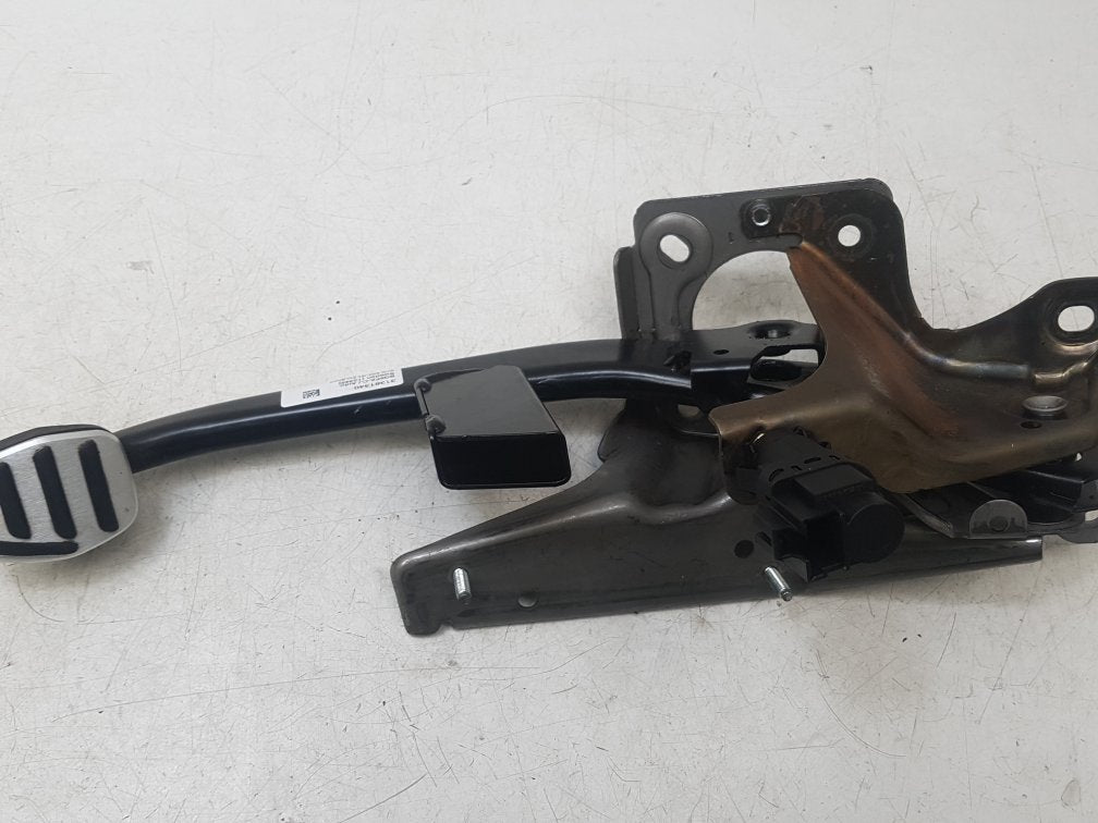 2004 - 2013 Volvo C30 Hatchback Brake Pedal 31381340