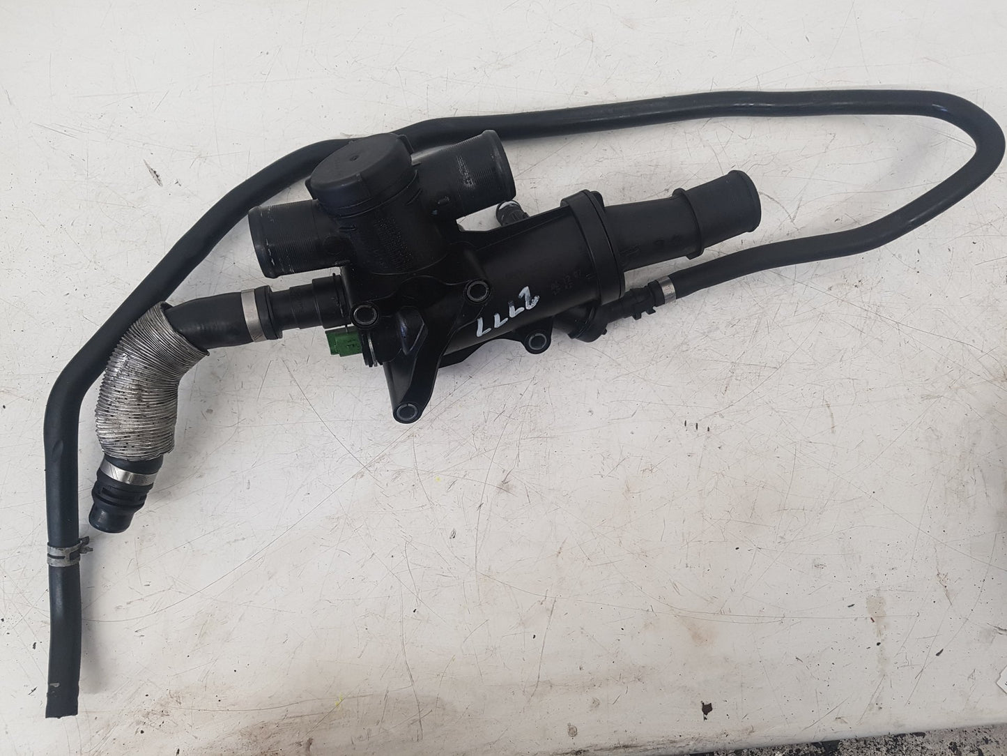 2006 - 2012 Volvo C30 Hatchback THERMOSTAT HOUSING/TEMP SENSOR 30725119