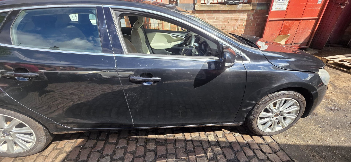 2013 Volvo V40 Hatchback DOOR - BARE (FRONT DRIVER SIDE) 32321019