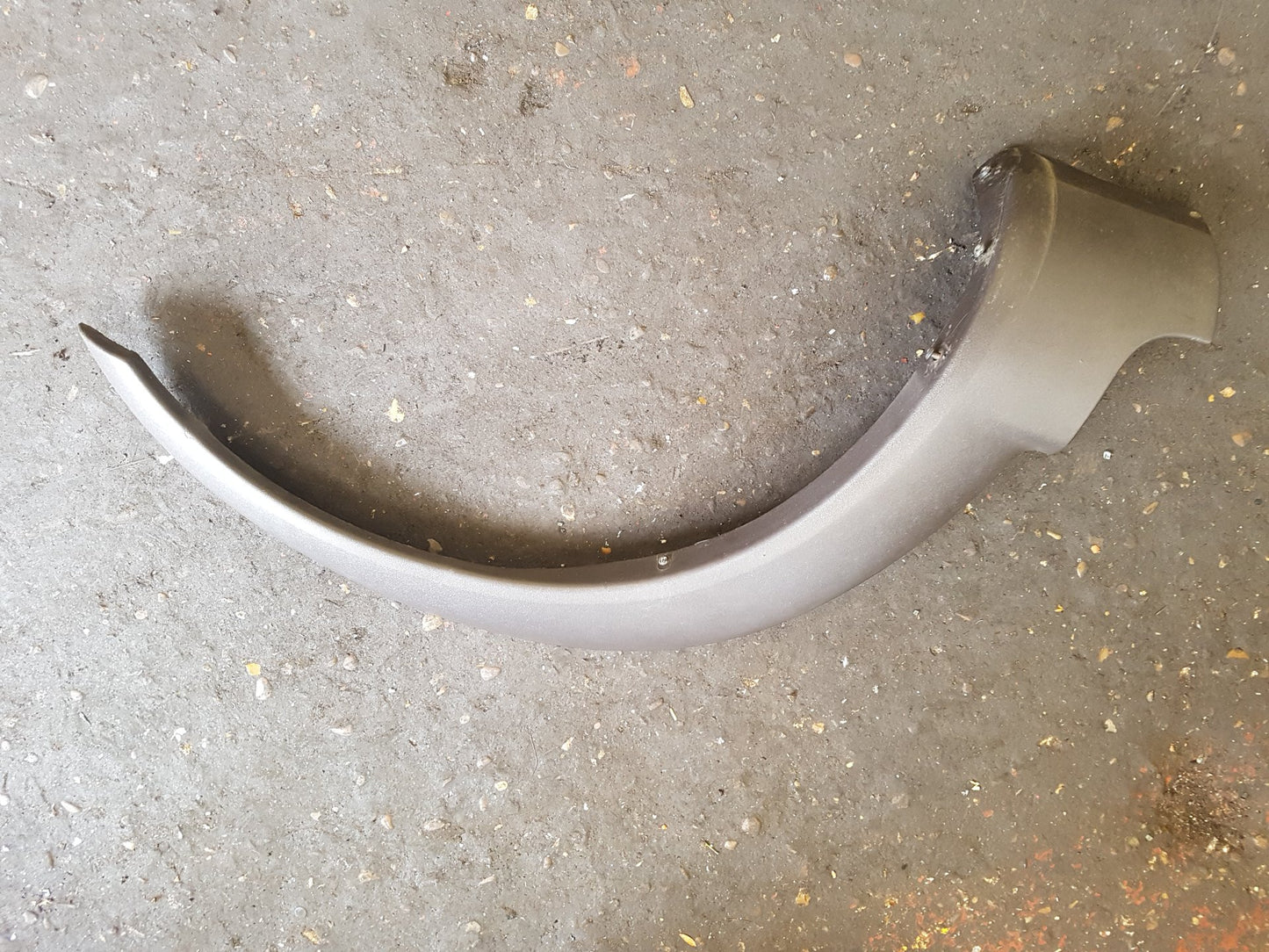 2000 - 2007 Volvo XC70 Estate Right Front Wheel Arch Moulding 30678044