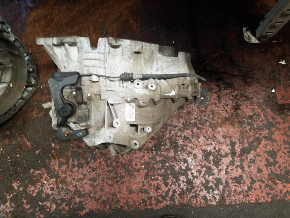 2015 - 2016 Volvo V60 Manual Gearbox 1285242
