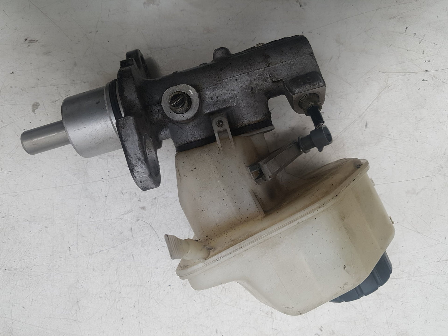 2010 Saab 9-3 Estate Brake Master Cylinder 32067070