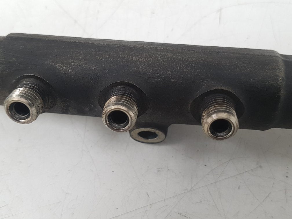 2003 - 2006 Volvo XC90  Estate Injection Rail 30757146