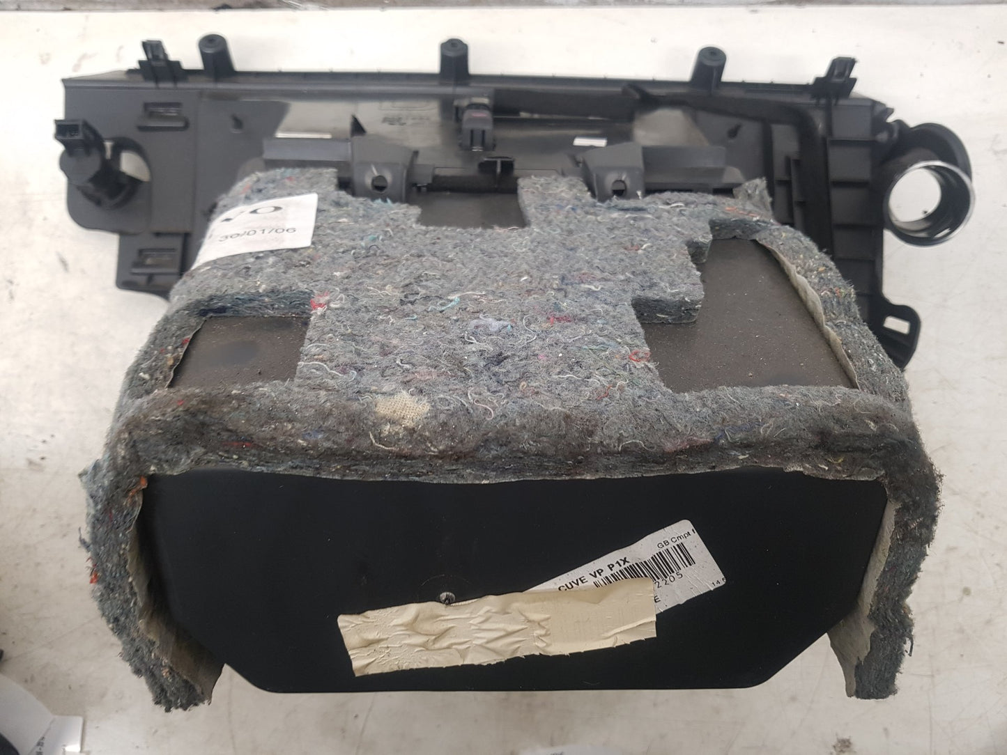 2004 - 2010 Volvo V50   Estate Glove Box 9481664
