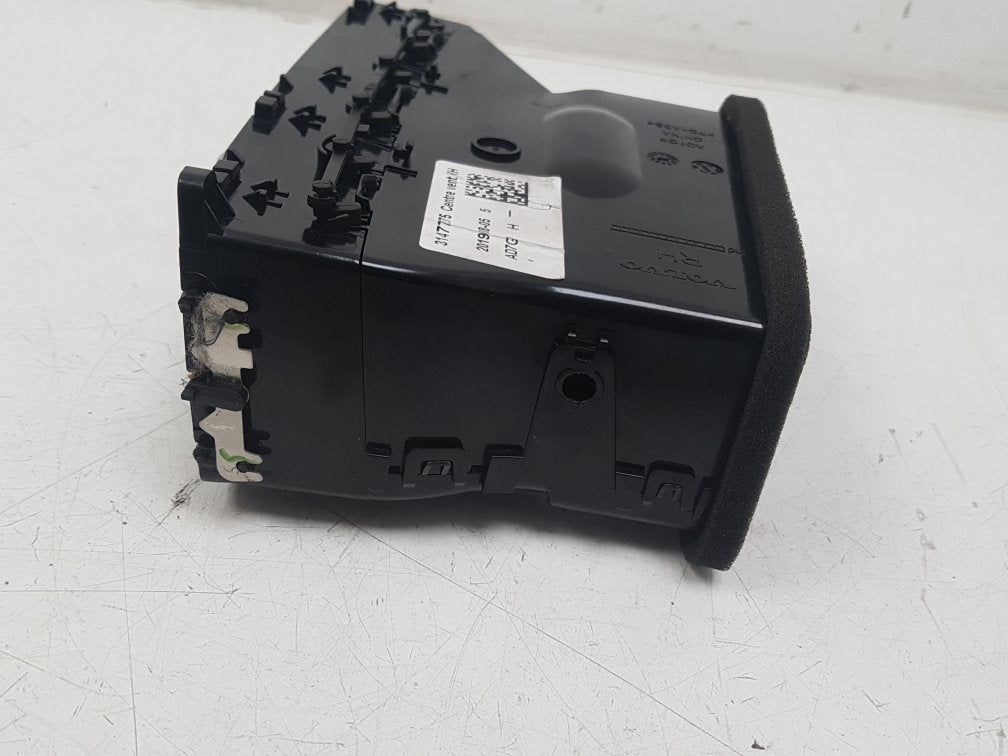 2019 - 2021 Volvo XC40 536 Estate AIR VENT (CENTRE FRONT) 31477275