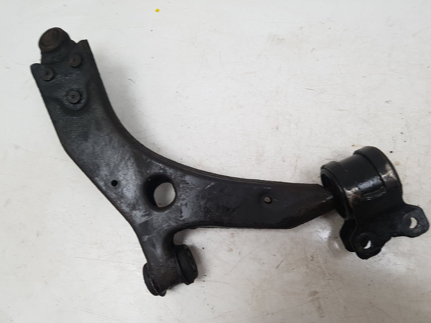 2010 Volvo S40  Saloon Left Front Lower Control Arm 31277463
