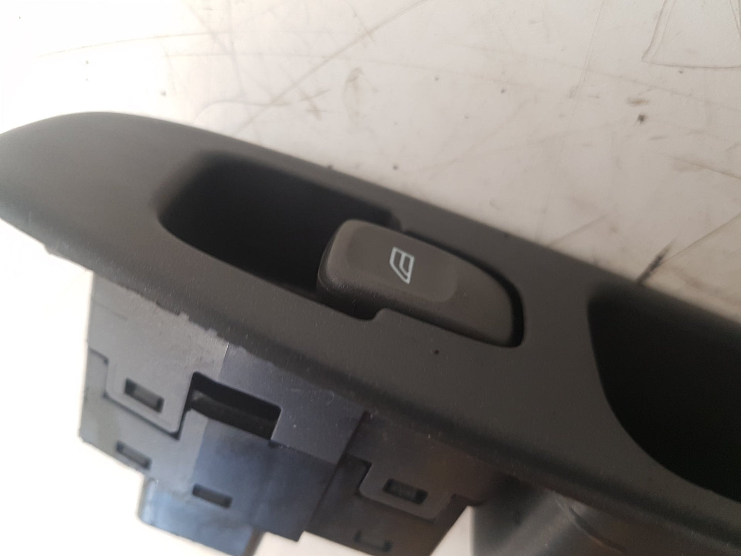 2000 - 2004 Volvo V40  Estate Right Rear Window Switch 30638710