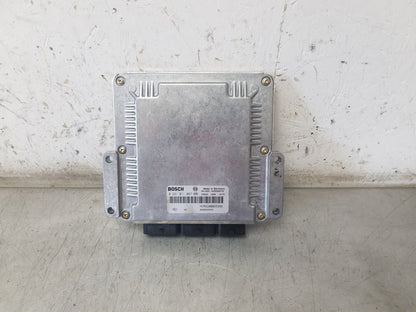 2001 - 2004 Volvo S40  Saloon Engine ECU 30630418