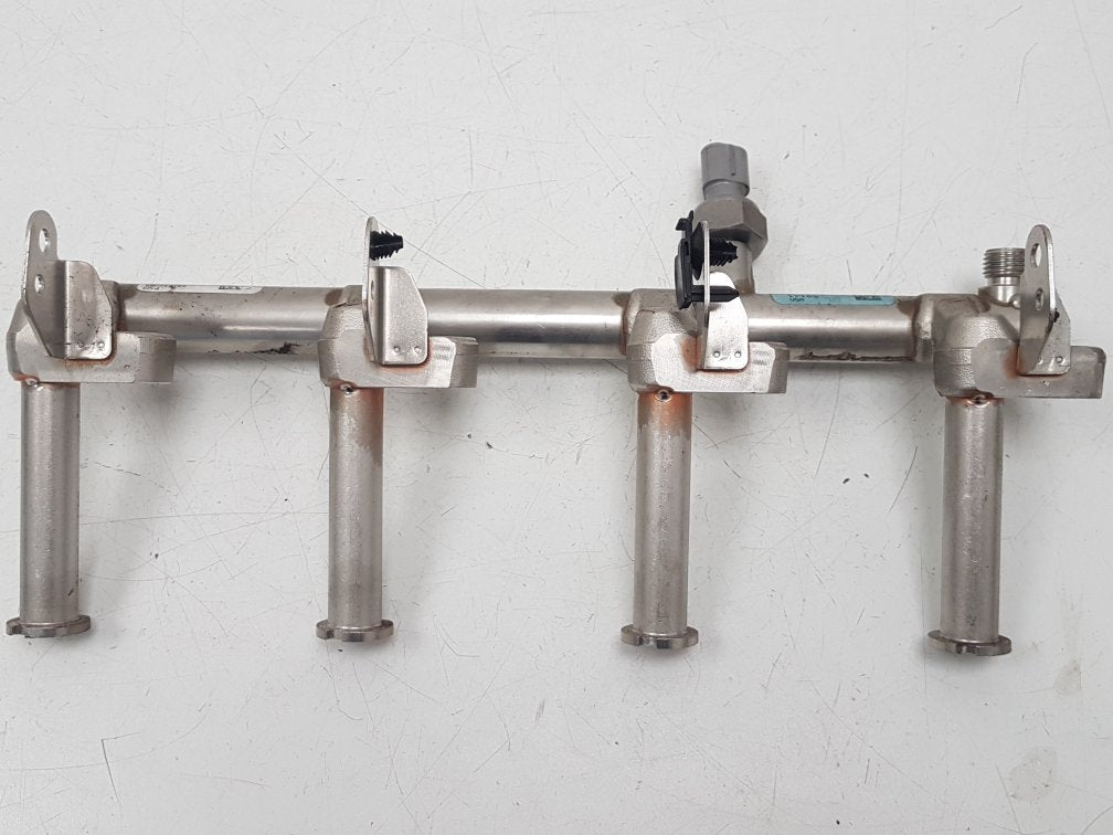2015 - 2019 Volvo V40 Cross Country  Hatchback Injection Rail 31478555 31465788