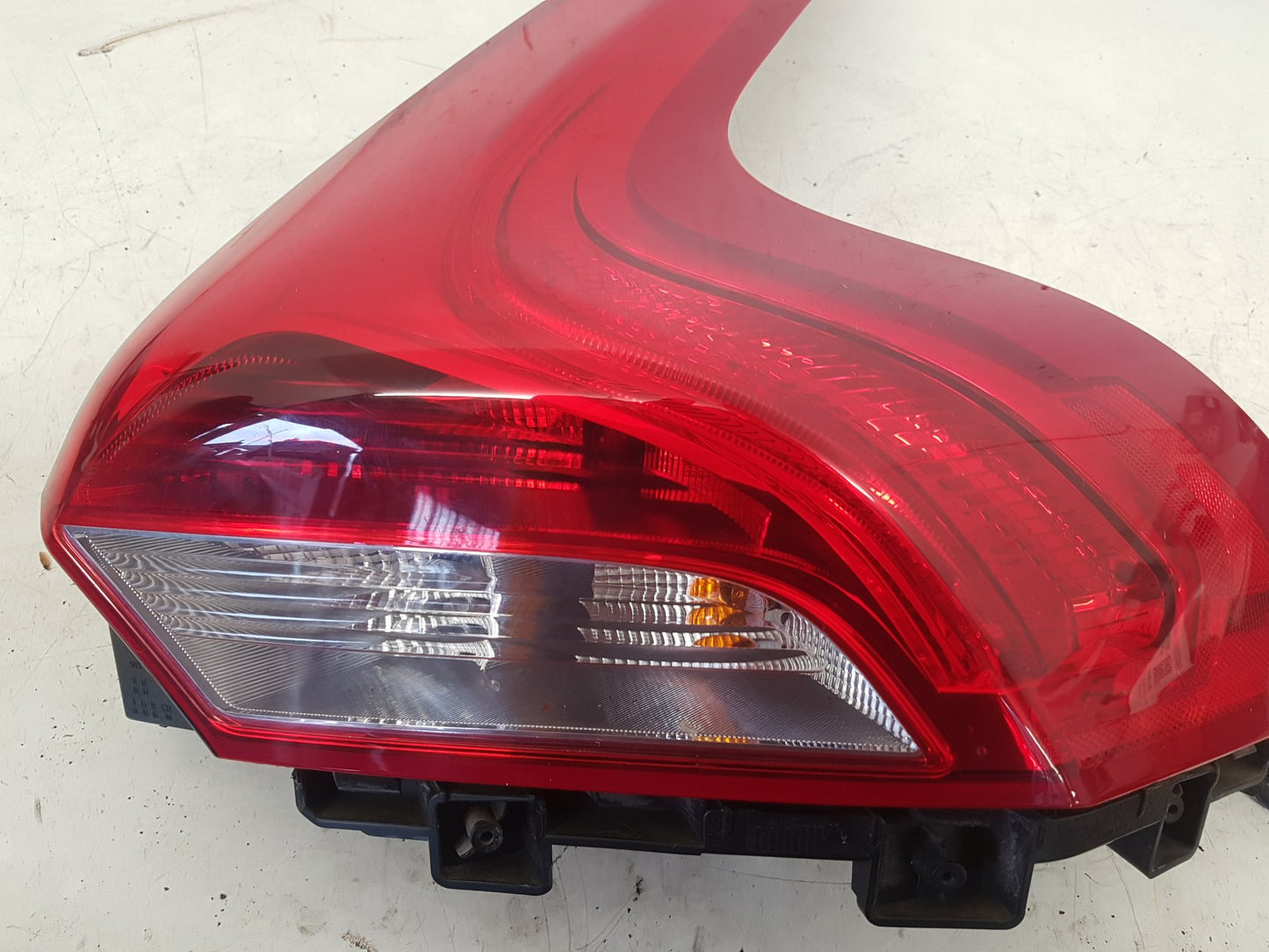 2012 - 2015 Volvo V40  Hatchback Right Taillight 31395845