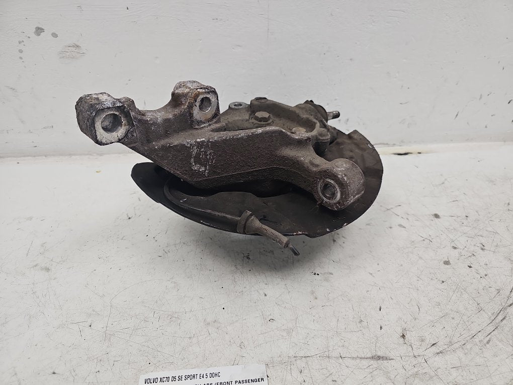 2001 - 2008 Volvo XC70  Estate Left Front Hub Assembly 9461943