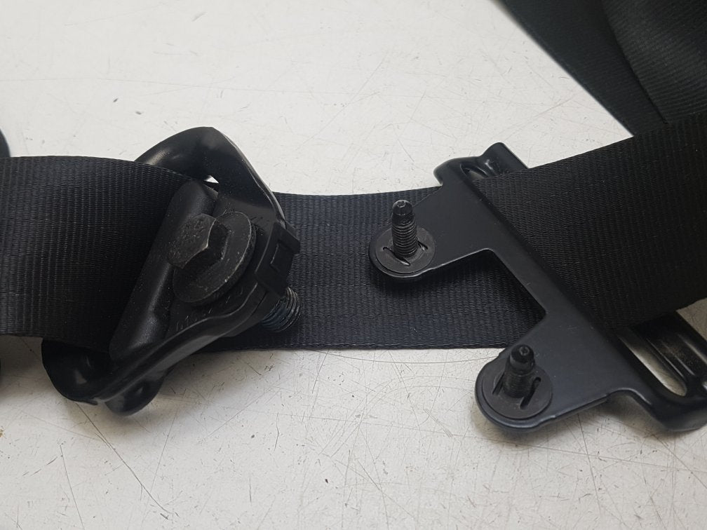 2012 - 2016 Volvo V40  Hatchback Left Front Seat Belt 31390453