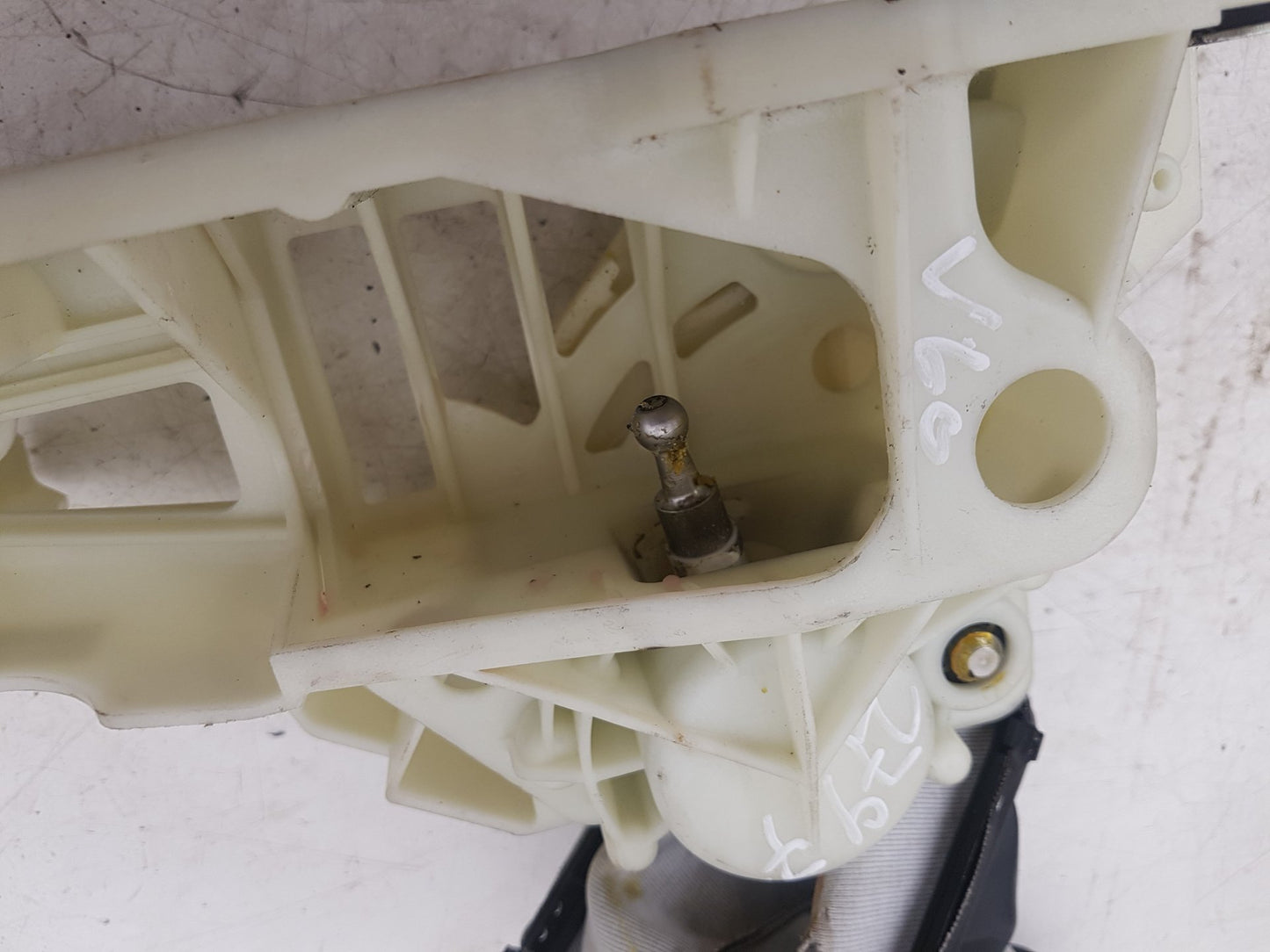 2011 - 2014 Volvo V60 I 155 Estate GEAR STICK 31325458