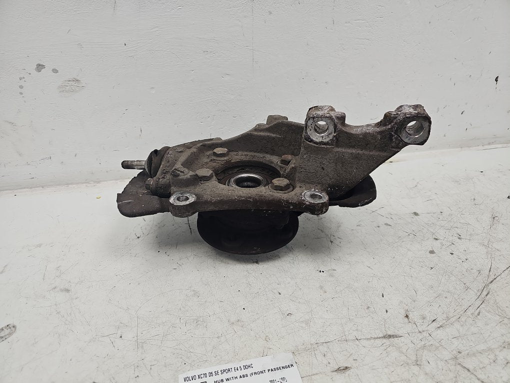 2001 - 2008 Volvo XC70  Estate Left Front Hub Assembly 9461943
