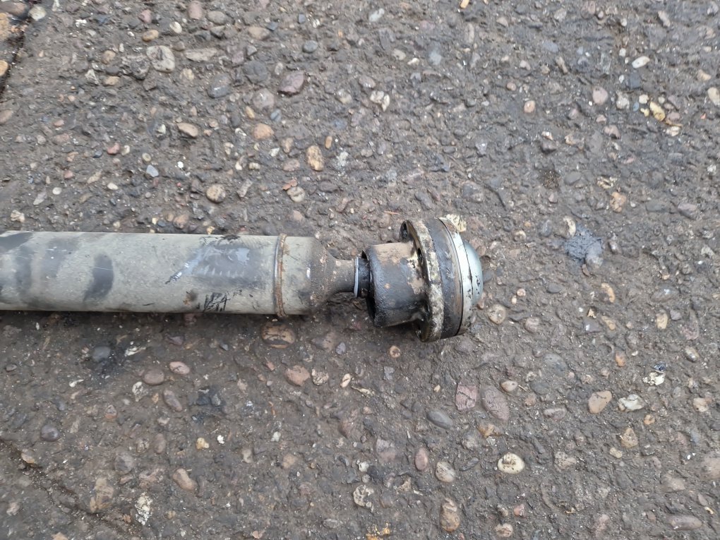2002 - 2006 Volvo XC90  Estate Driveshaft/Mid Shaft 8689886