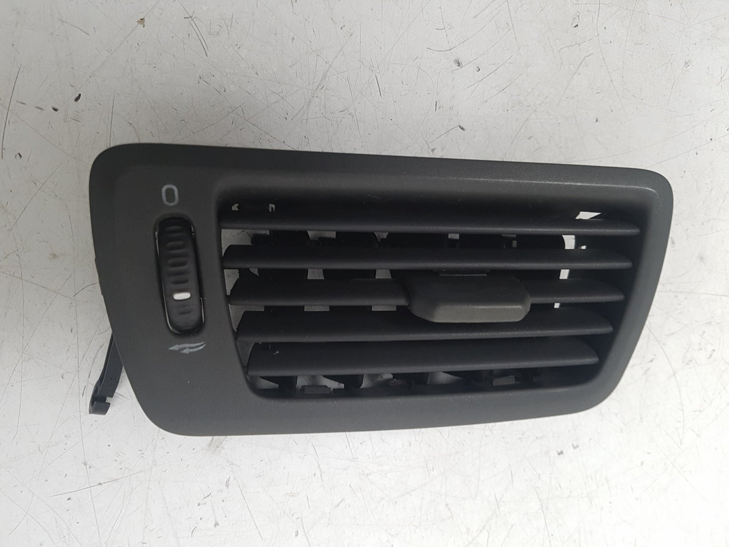 2000 - 2007 Volvo XC70  Estate AIR VENT (PASSENGER SIDE FRONT) 3409378