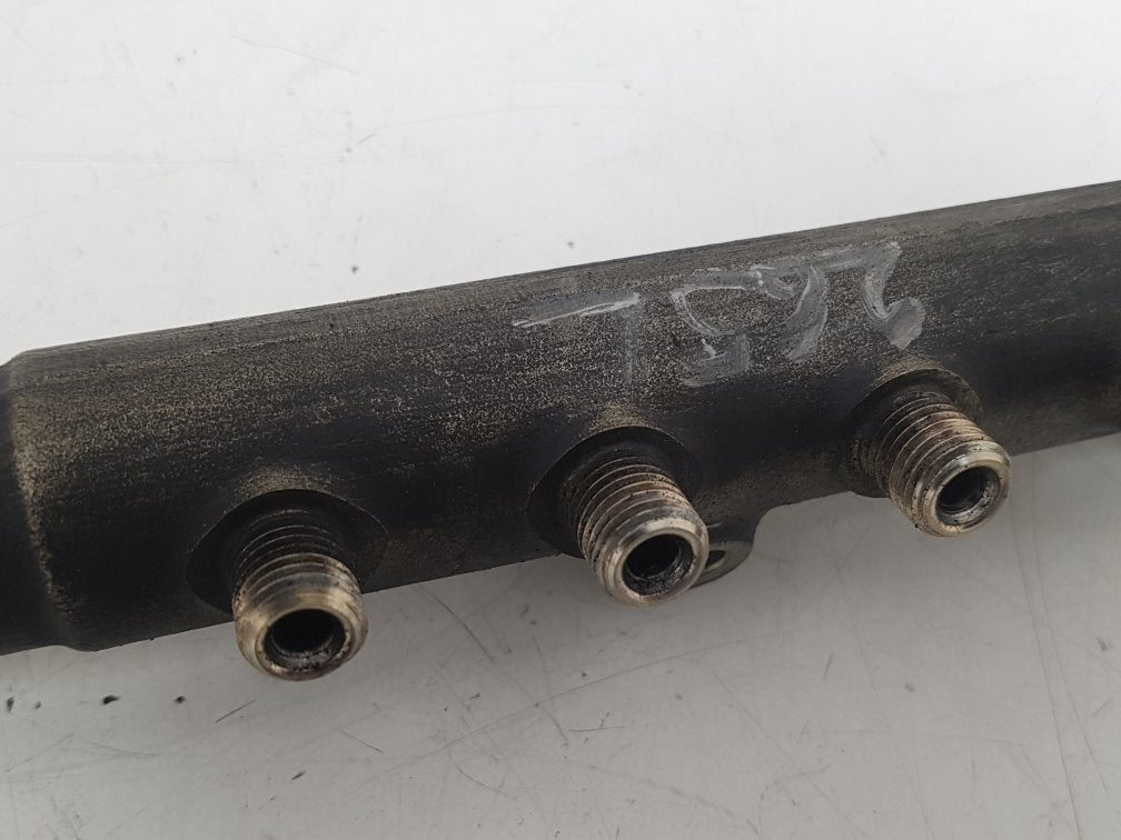 2003 - 2006 Volvo XC90  Estate Injection Rail 30757146
